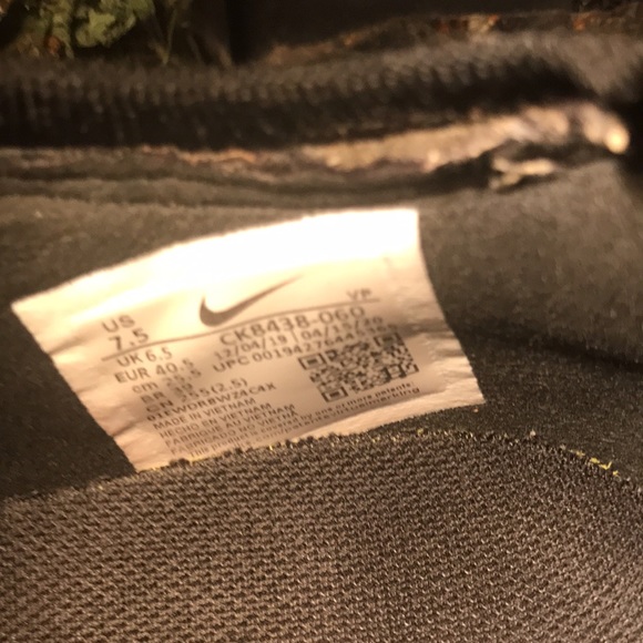 Nike Phantom Soccer Cleats - Picture 4 of 4